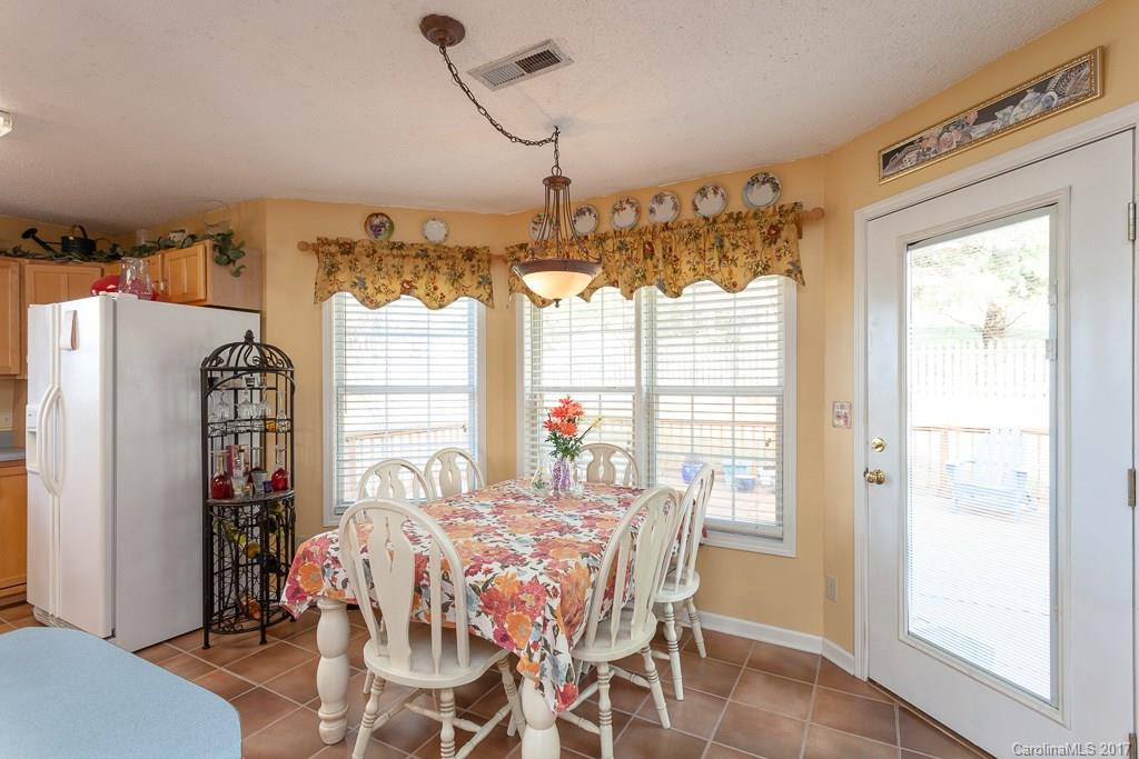 70 Knollview Drive #10 - Photo 11