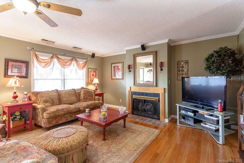 70 Knollview Drive #10 - Photo 13