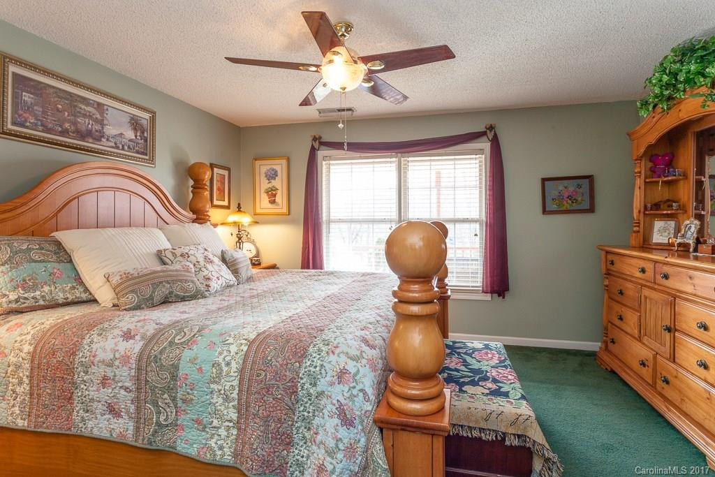 70 Knollview Drive #10 - Photo 14