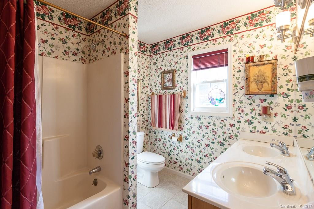 70 Knollview Drive #10 - Photo 17