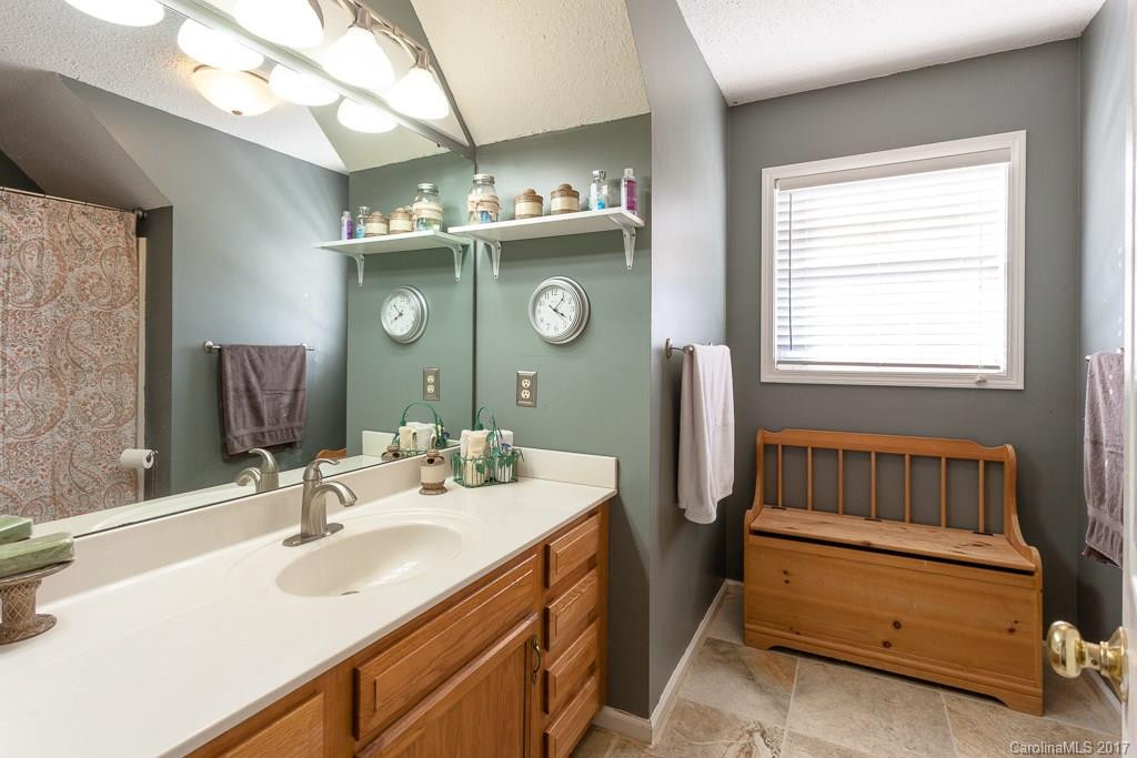 70 Knollview Drive #10 - Photo 19