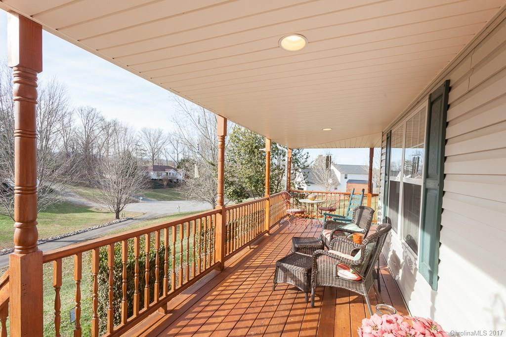 70 Knollview Drive #10 - Photo 3