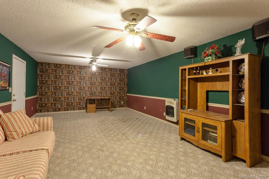 70 Knollview Drive #10 - Photo 24