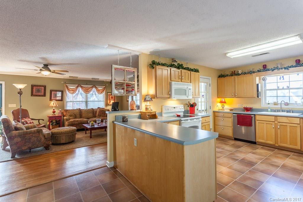 70 Knollview Drive #10 - Photo 7