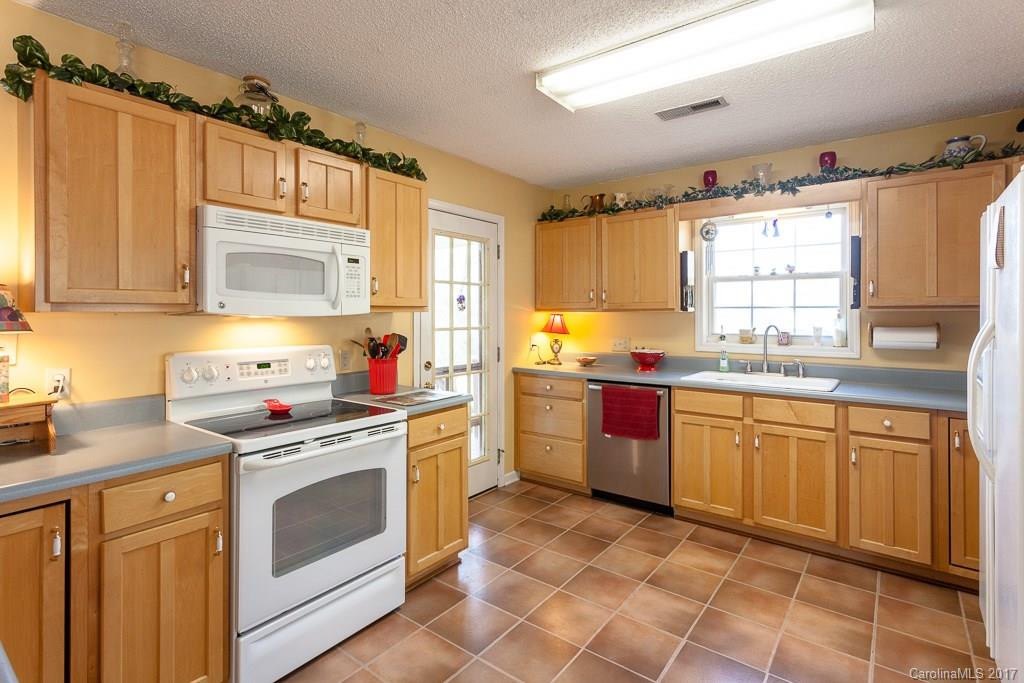 70 Knollview Drive #10 - Photo 9