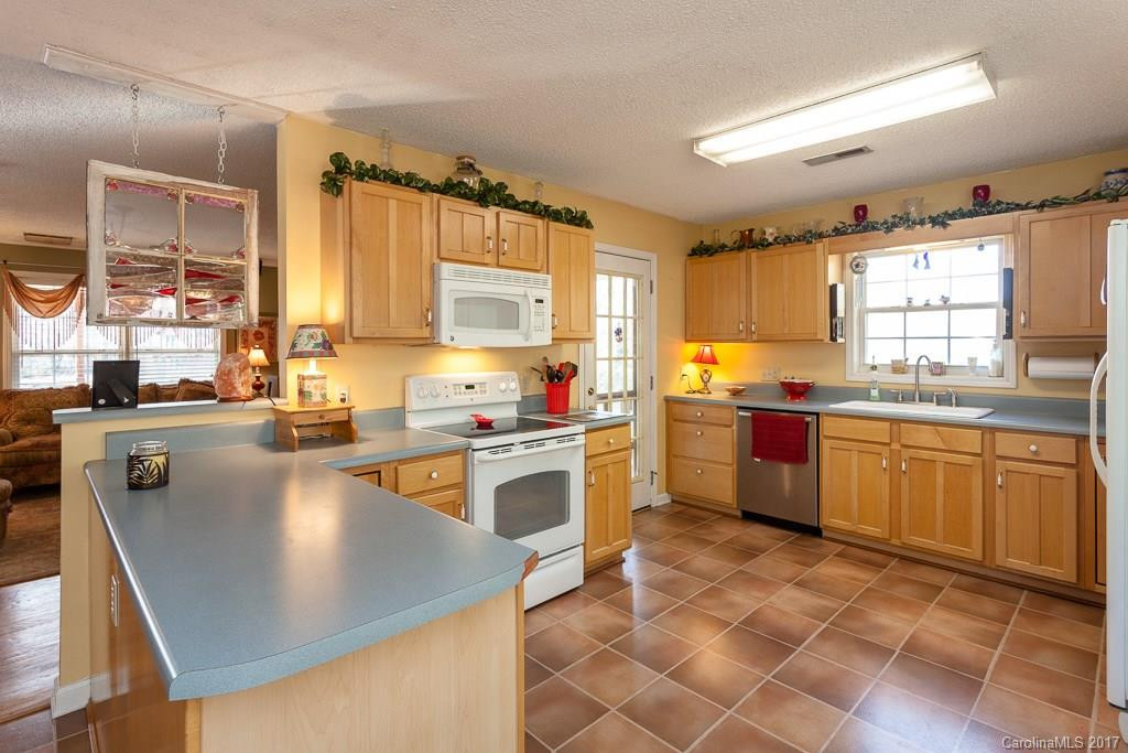 70 Knollview Drive #10 - Photo 10