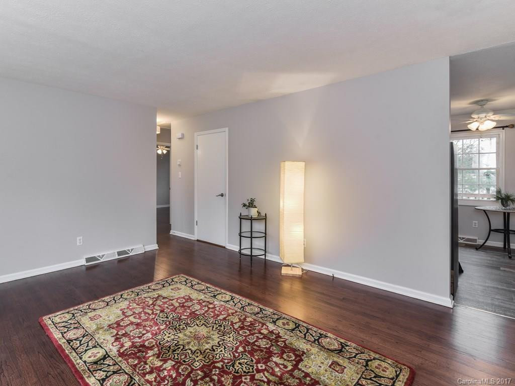 11 Donna Drive - Photo 3