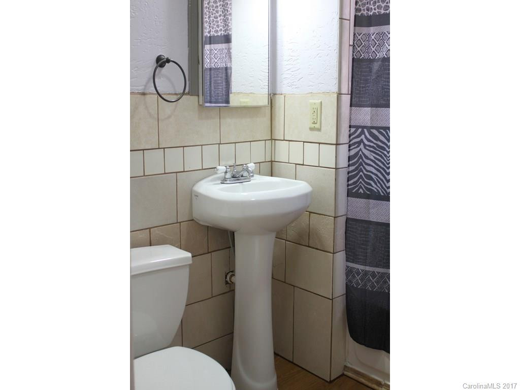 144 Moody Avenue - Photo 11