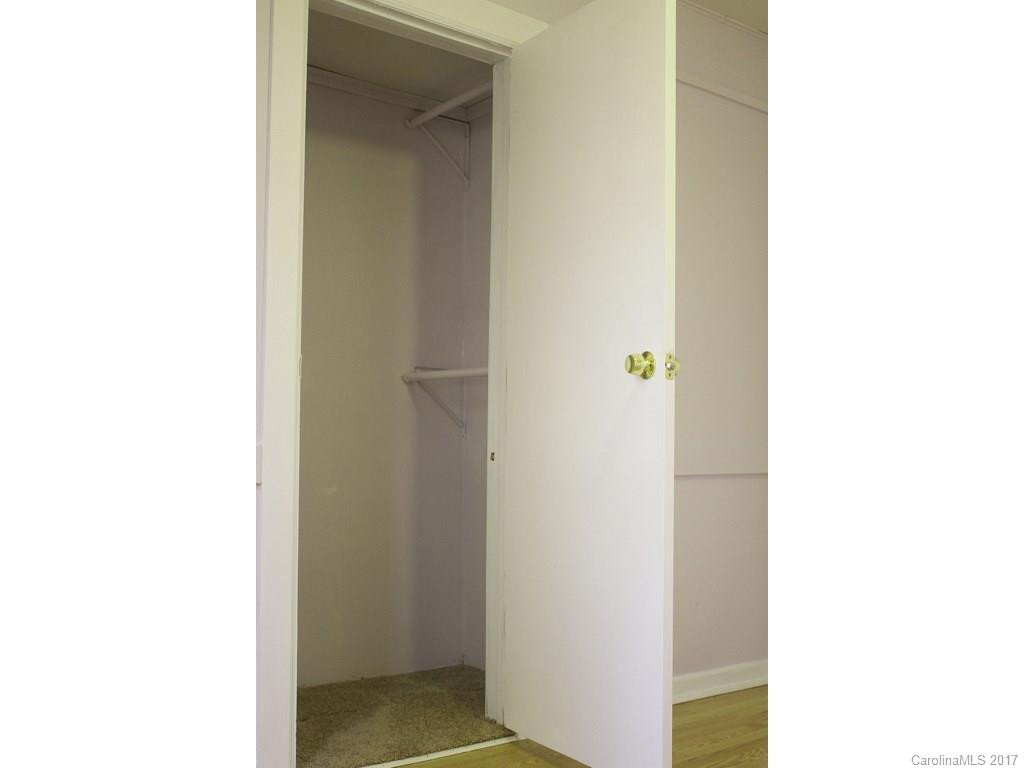 144 Moody Avenue - Photo 15