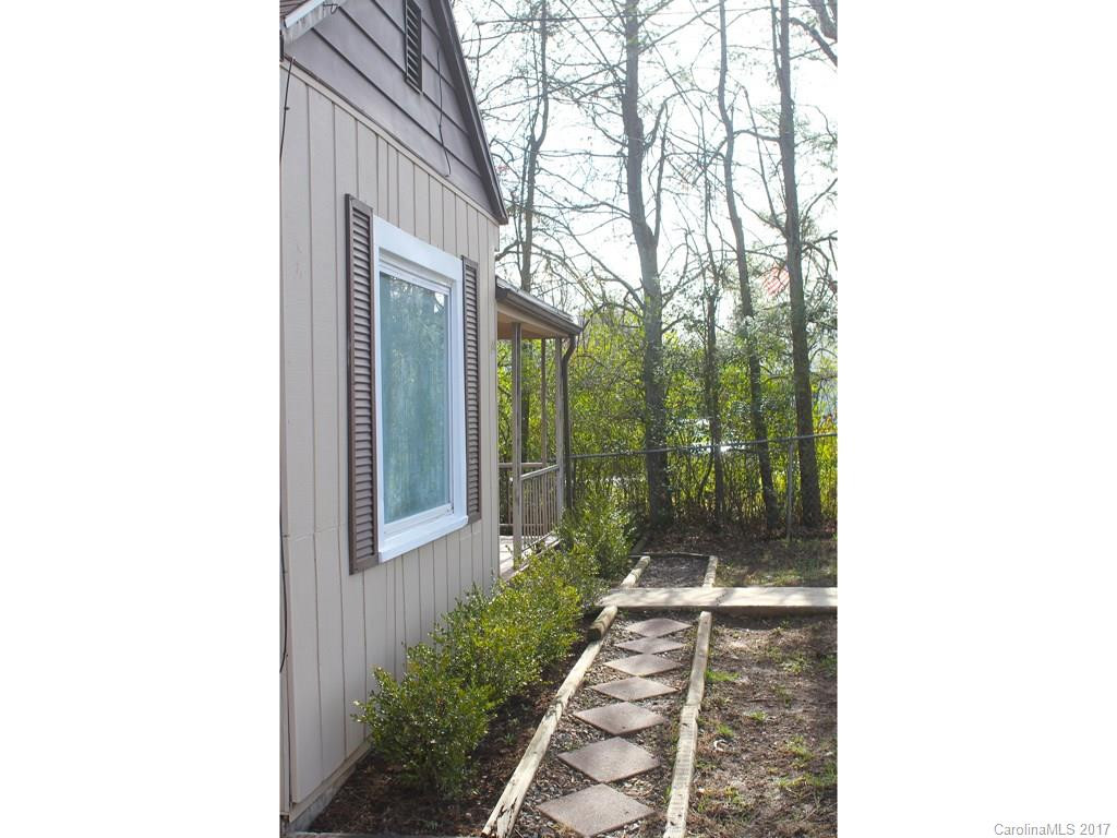 144 Moody Avenue - Photo 3