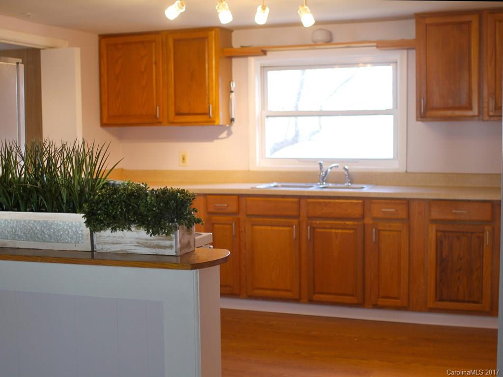 144 Moody Avenue - Photo 4