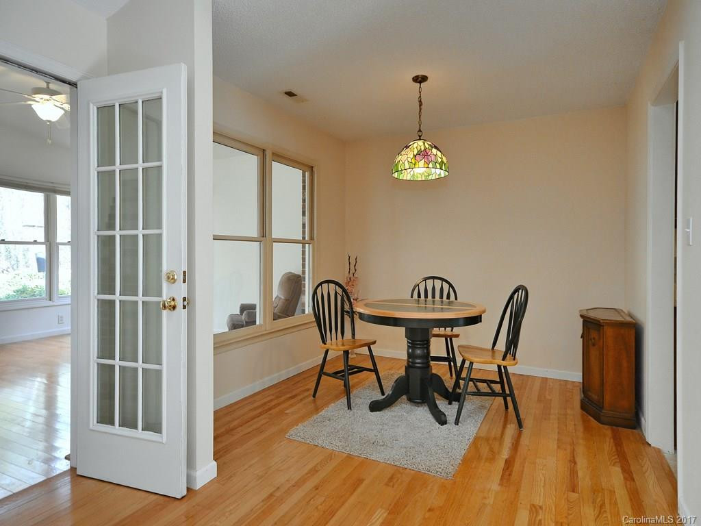 406 Creekside Drive - Photo 3