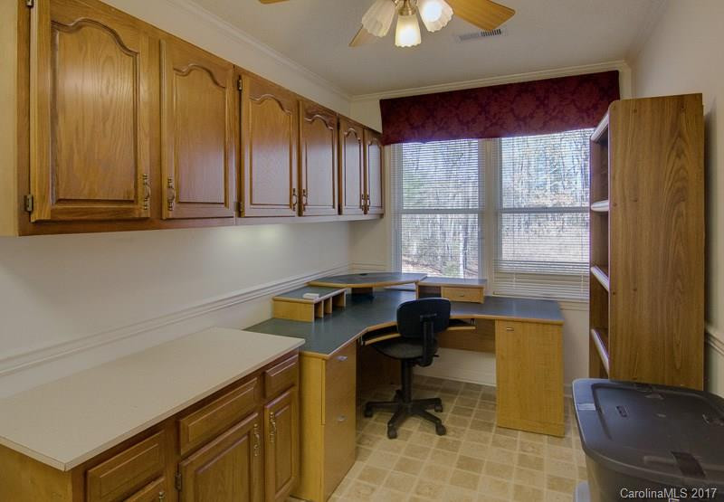 24 Charles Lance Place - Photo 11