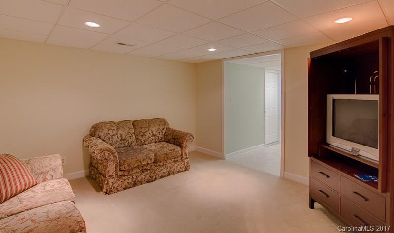 24 Charles Lance Place - Photo 15