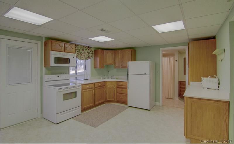 24 Charles Lance Place - Photo 20
