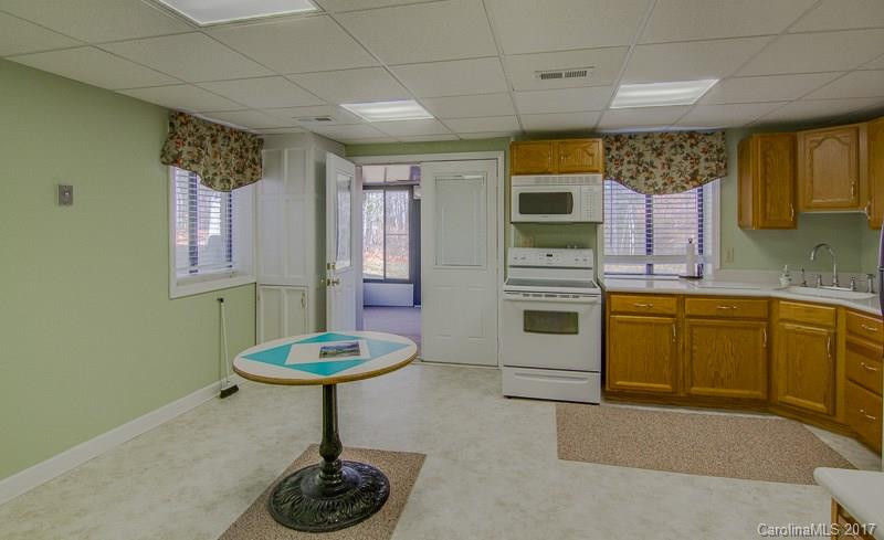 24 Charles Lance Place - Photo 21