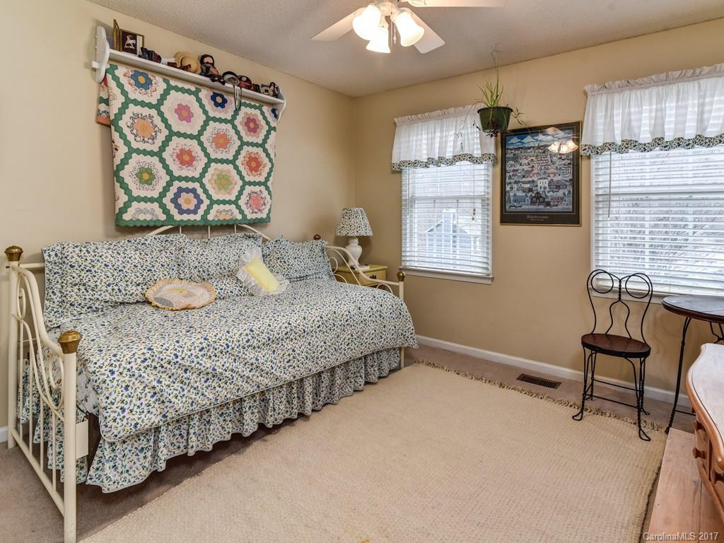 8 Fox Lair Court - Photo 14