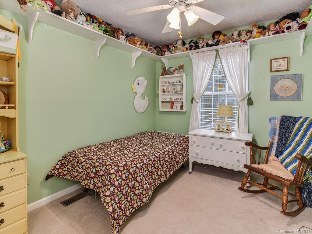 8 Fox Lair Court - Photo 16