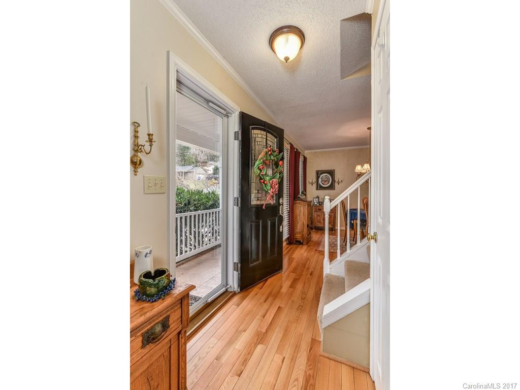 8 Fox Lair Court - Photo 3