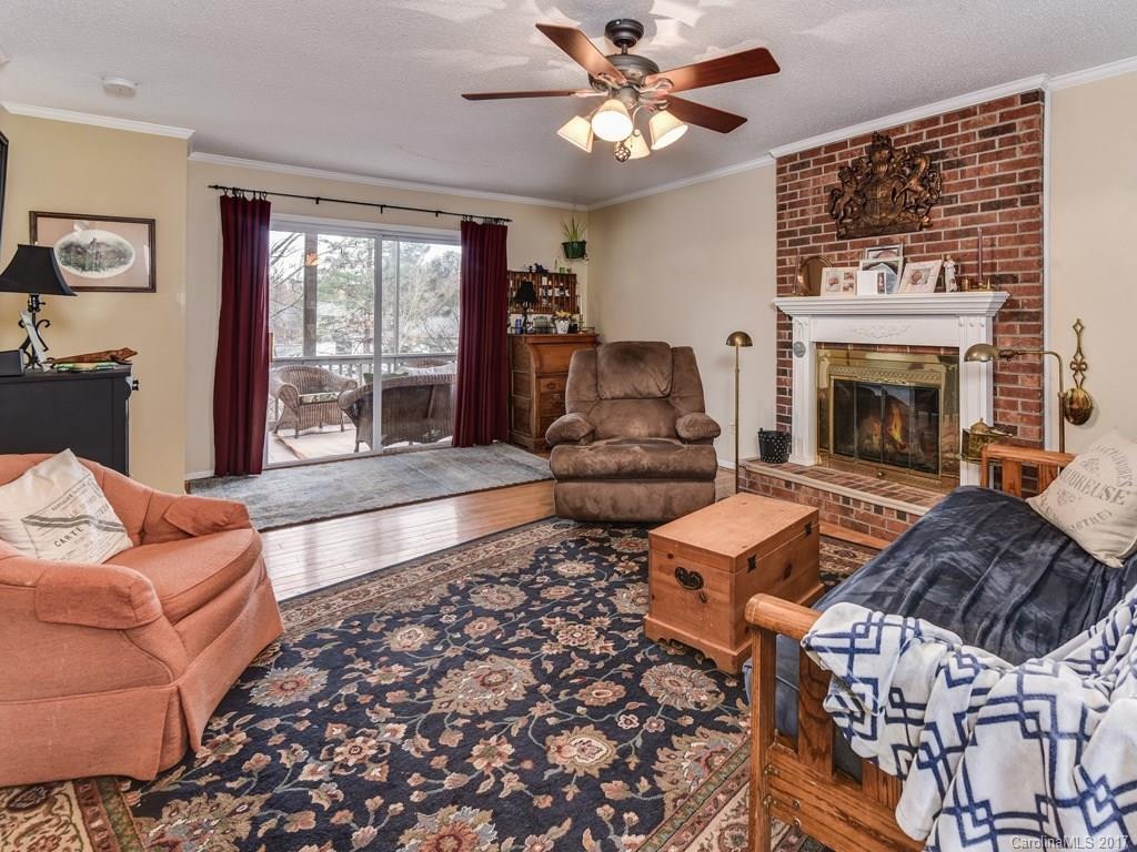 8 Fox Lair Court - Photo 4