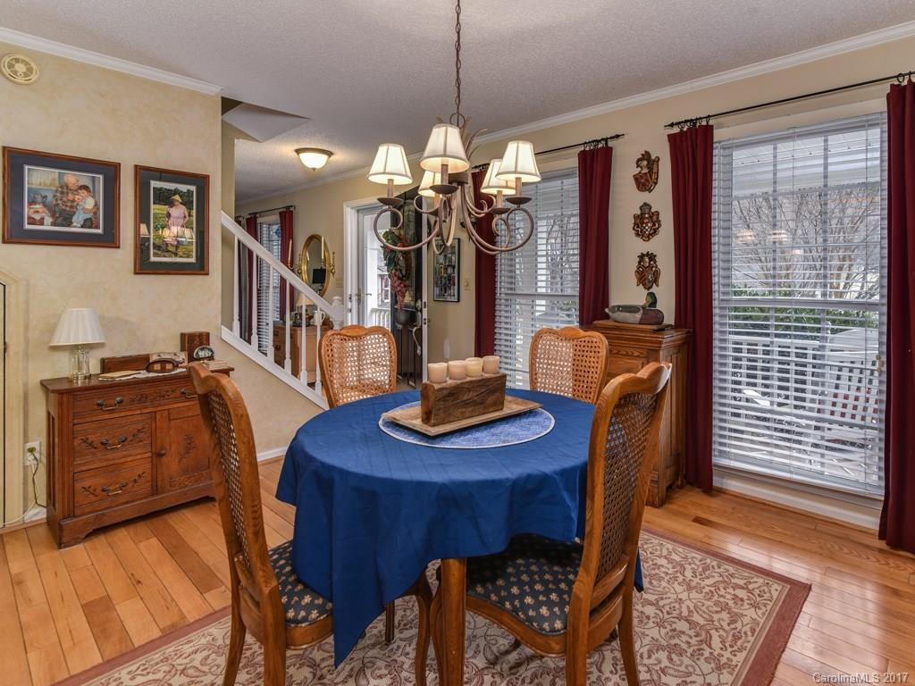 8 Fox Lair Court - Photo 7