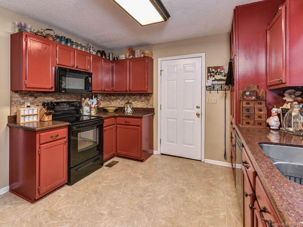 8 Fox Lair Court - Photo 9