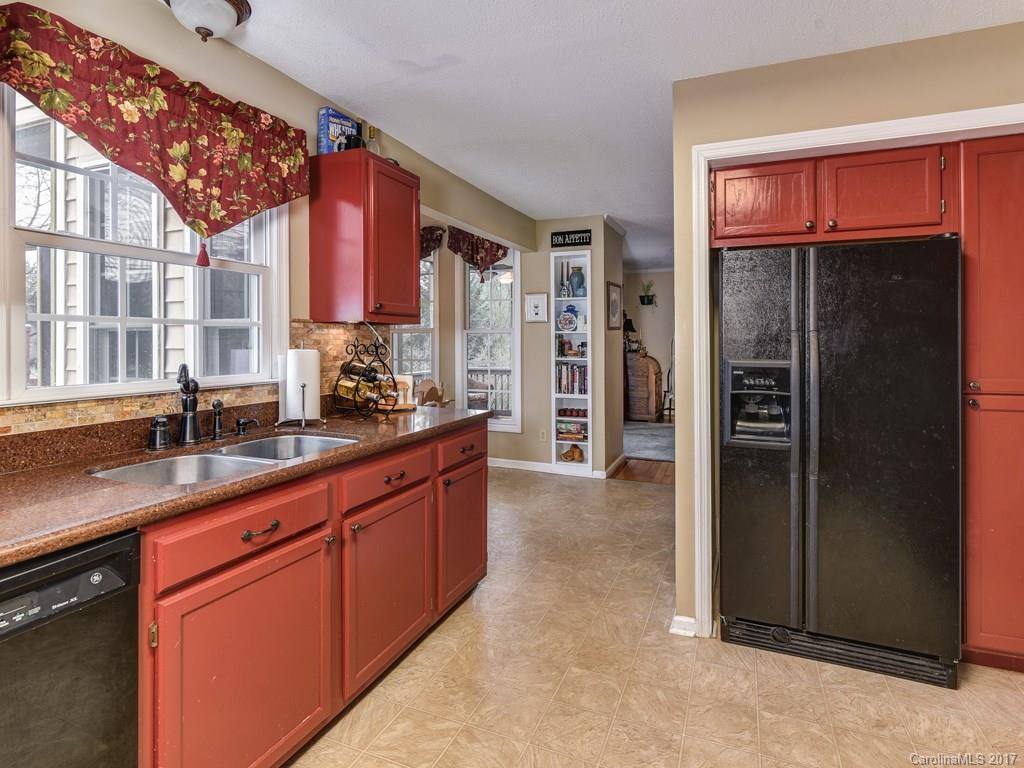 8 Fox Lair Court - Photo 10