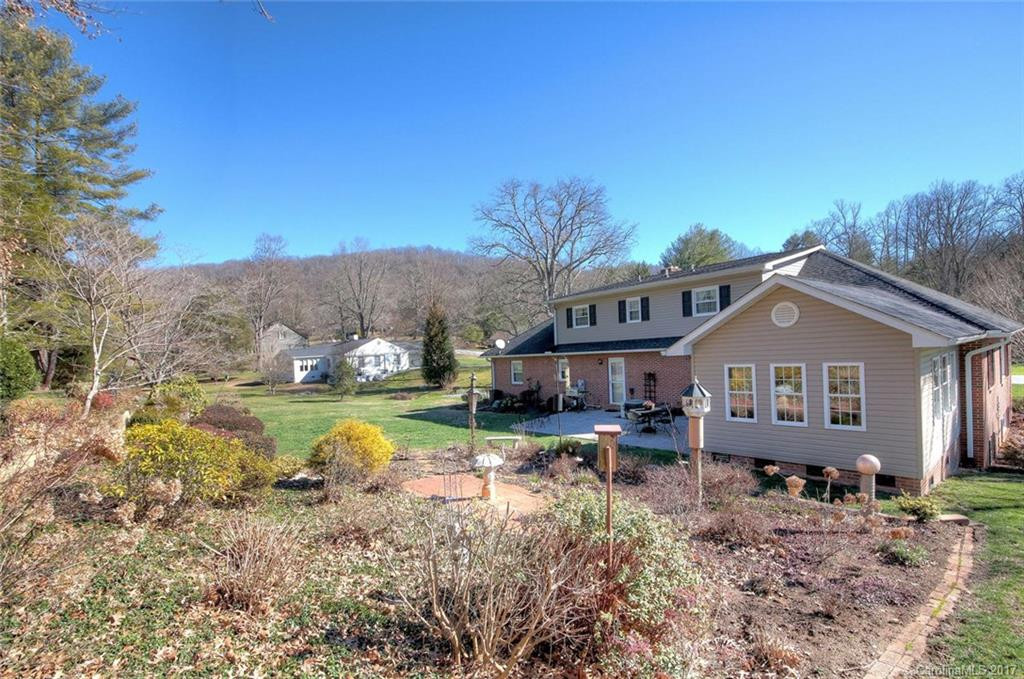 113 Hawthorn Drive - Photo 2