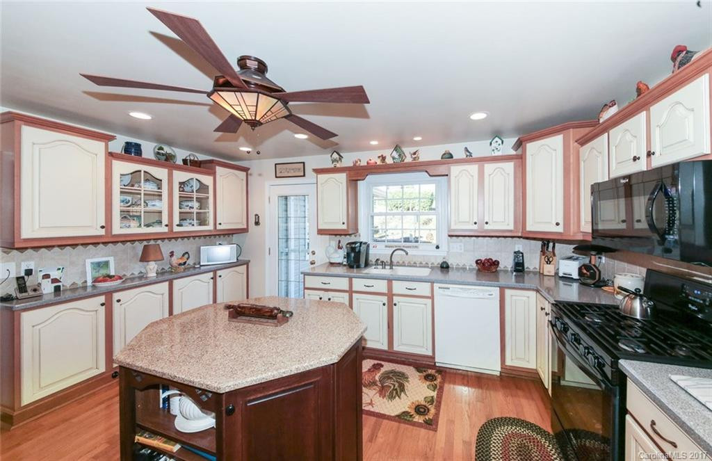 113 Hawthorn Drive - Photo 11