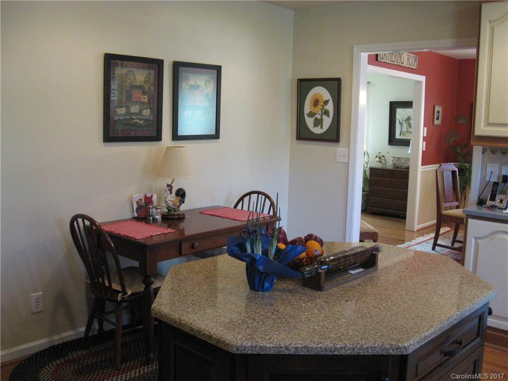 113 Hawthorn Drive - Photo 12