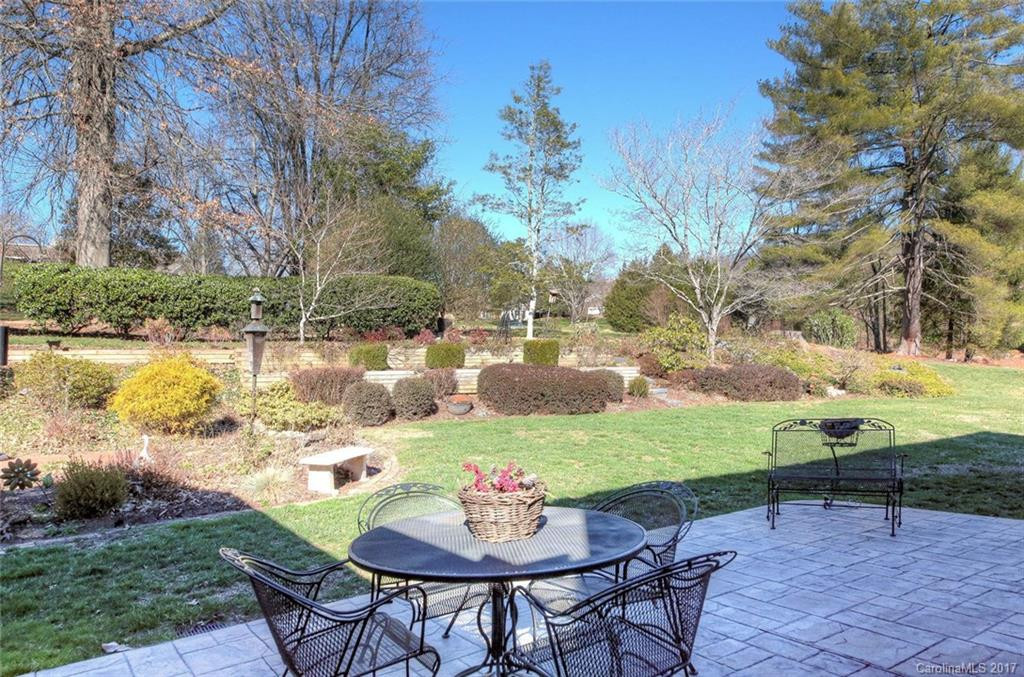 113 Hawthorn Drive - Photo 3