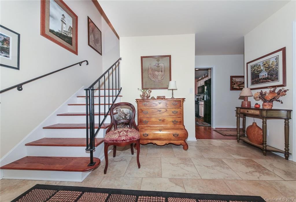 113 Hawthorn Drive - Photo 5