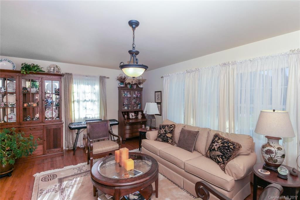 113 Hawthorn Drive - Photo 8