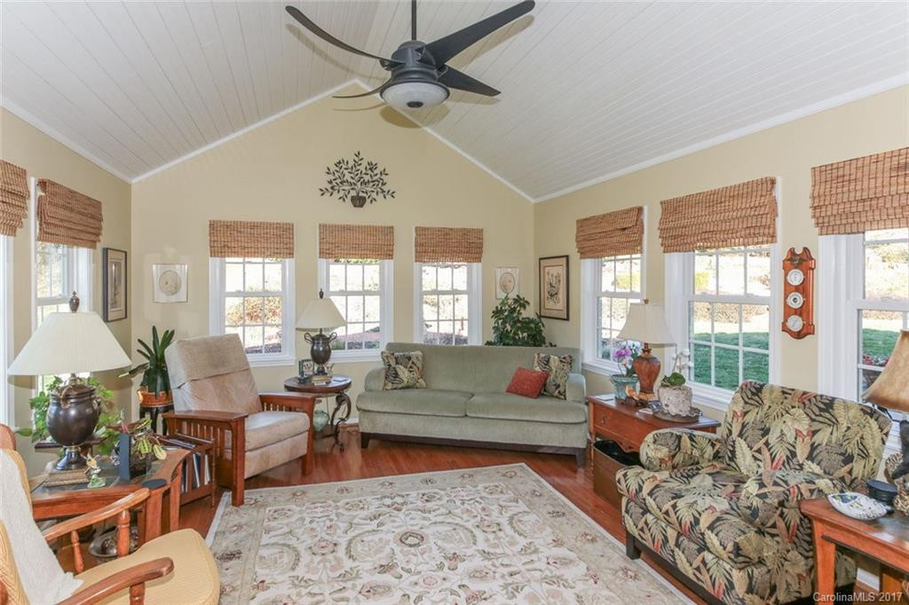 113 Hawthorn Drive - Photo 9