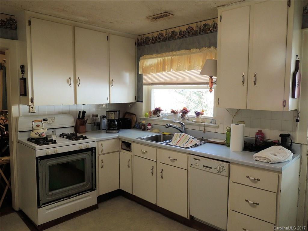 1994 Haywood Road - Photo 6