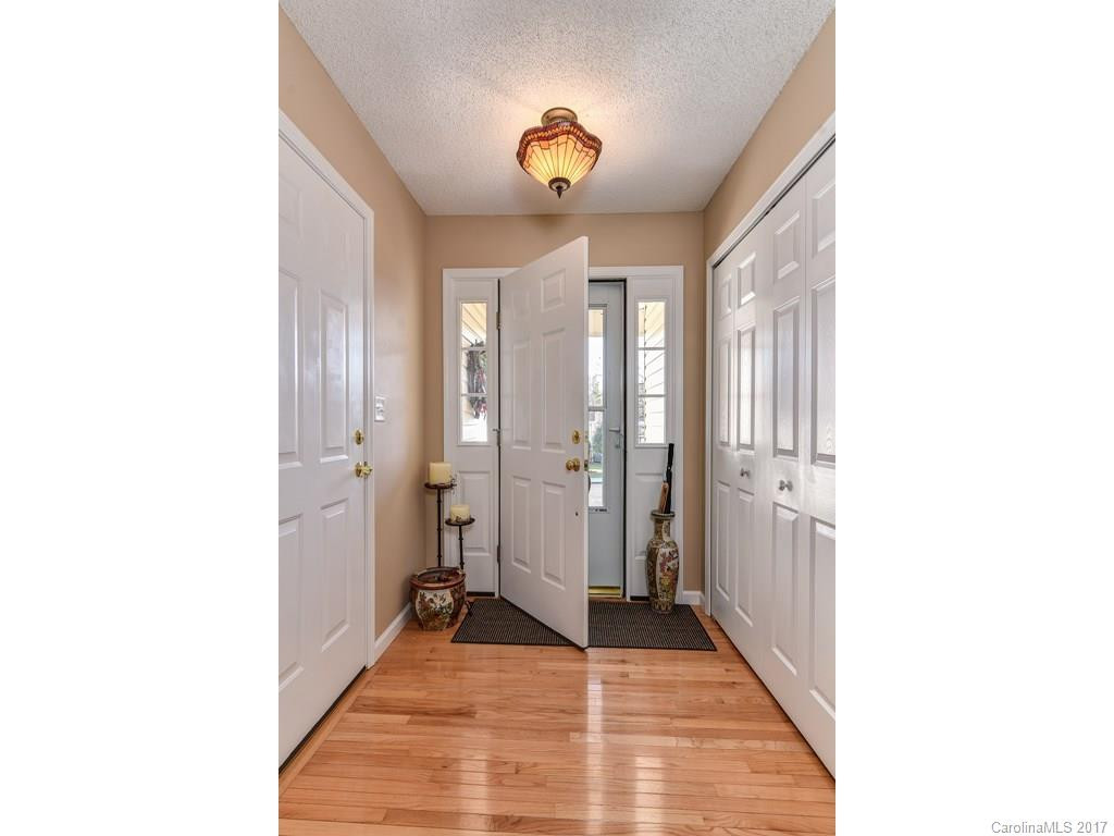 26 Woodridge View Court #45 - Photo 2