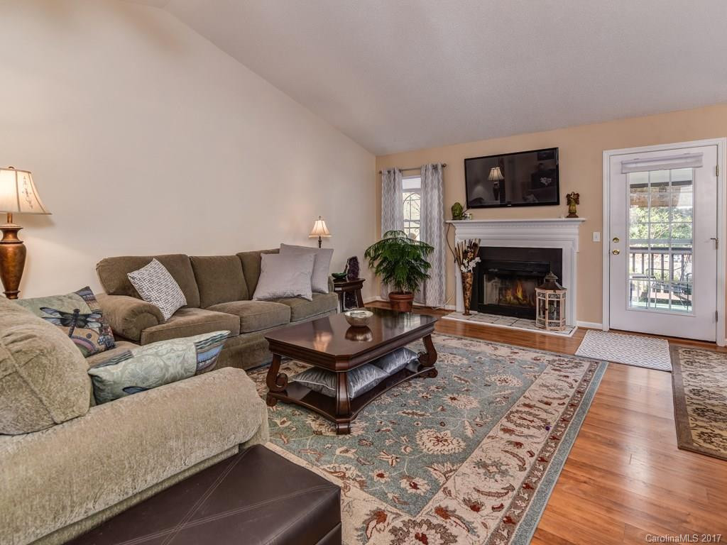 26 Woodridge View Court #45 - Photo 3