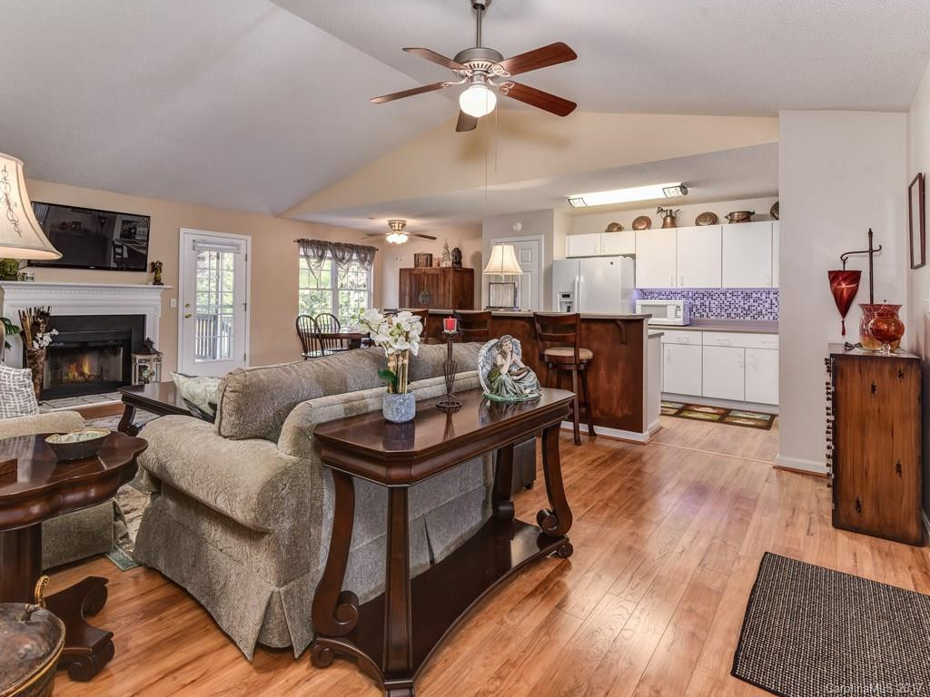 26 Woodridge View Court #45 - Photo 4