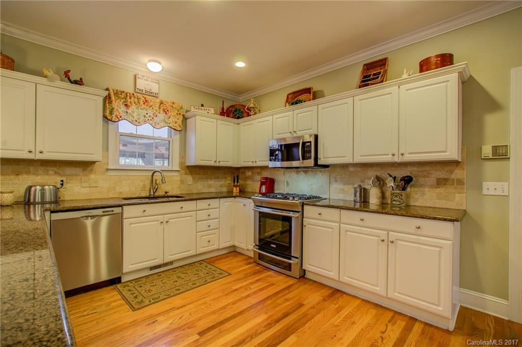 1006 Columbine Road - Photo 3