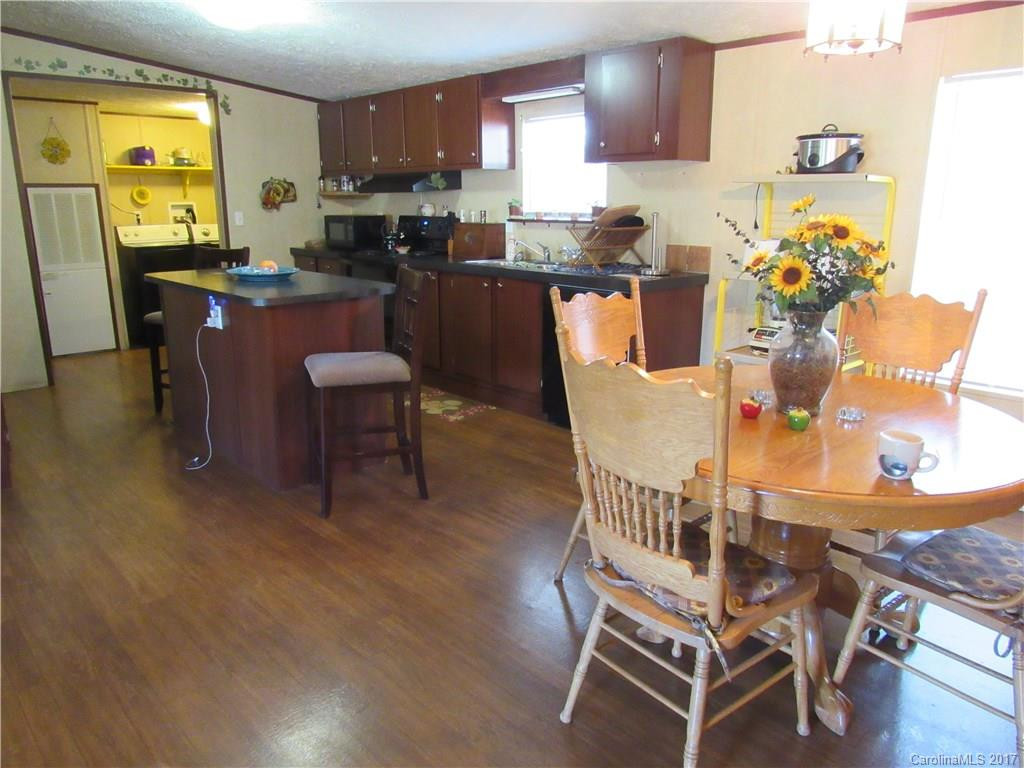 121 Maple Avenue - Photo 3
