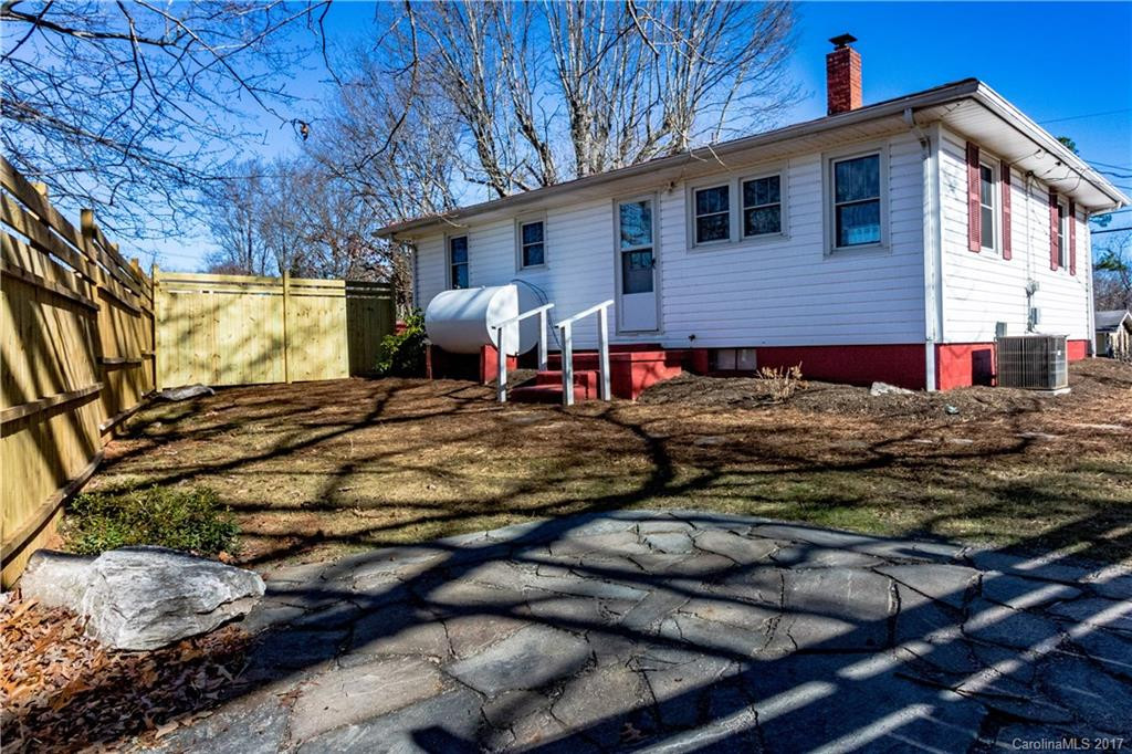 377 Riverview Drive - Photo 3