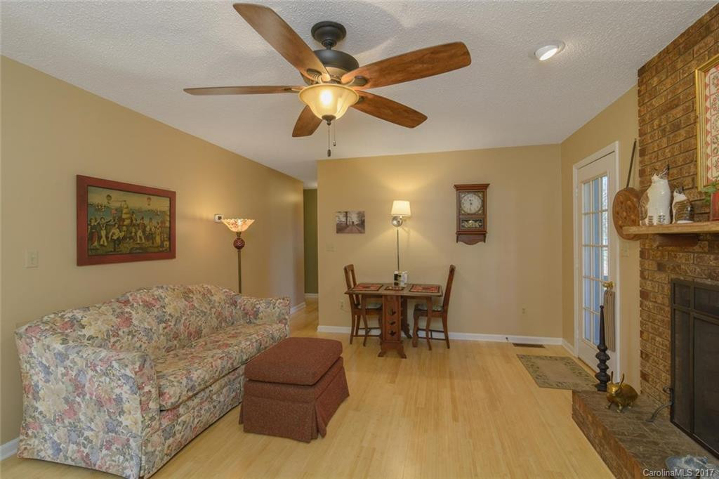 303 Melissa Way - Photo 13