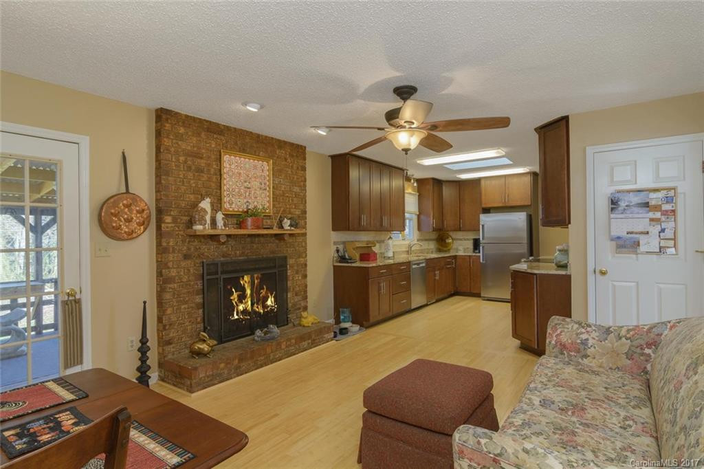 303 Melissa Way - Photo 14