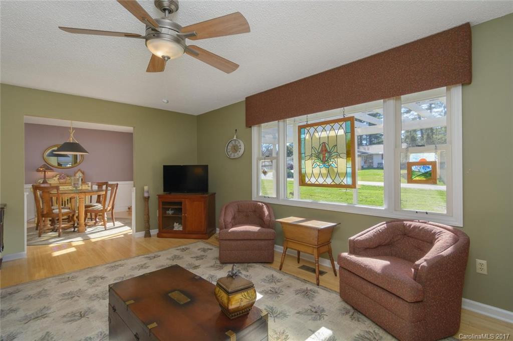 303 Melissa Way - Photo 8