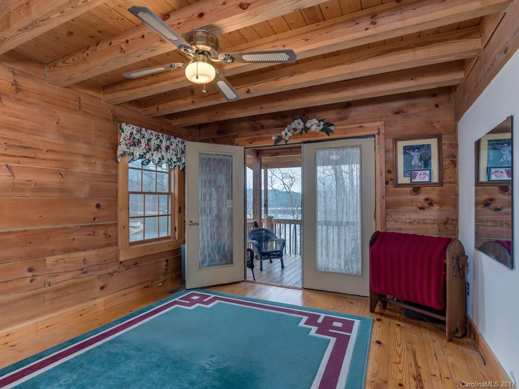 203 Hawthorne Drive - Photo 11