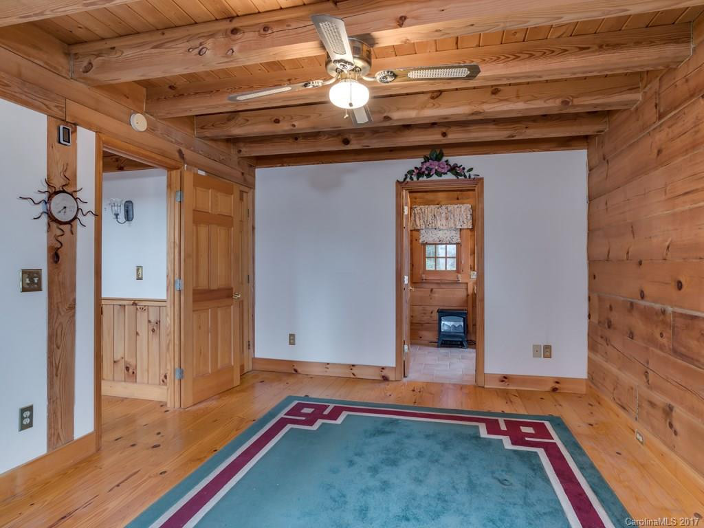 203 Hawthorne Drive - Photo 13
