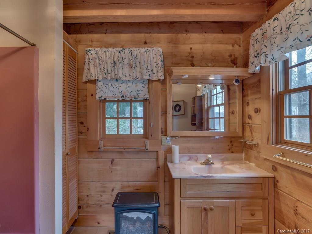 203 Hawthorne Drive - Photo 14