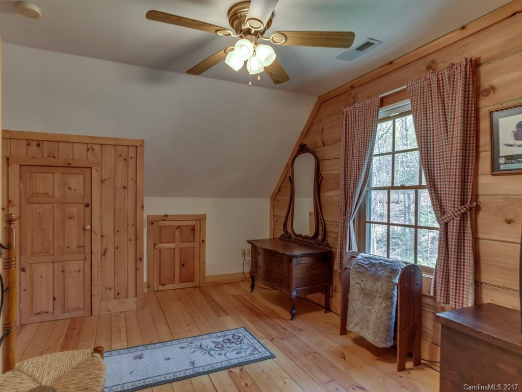 203 Hawthorne Drive - Photo 22