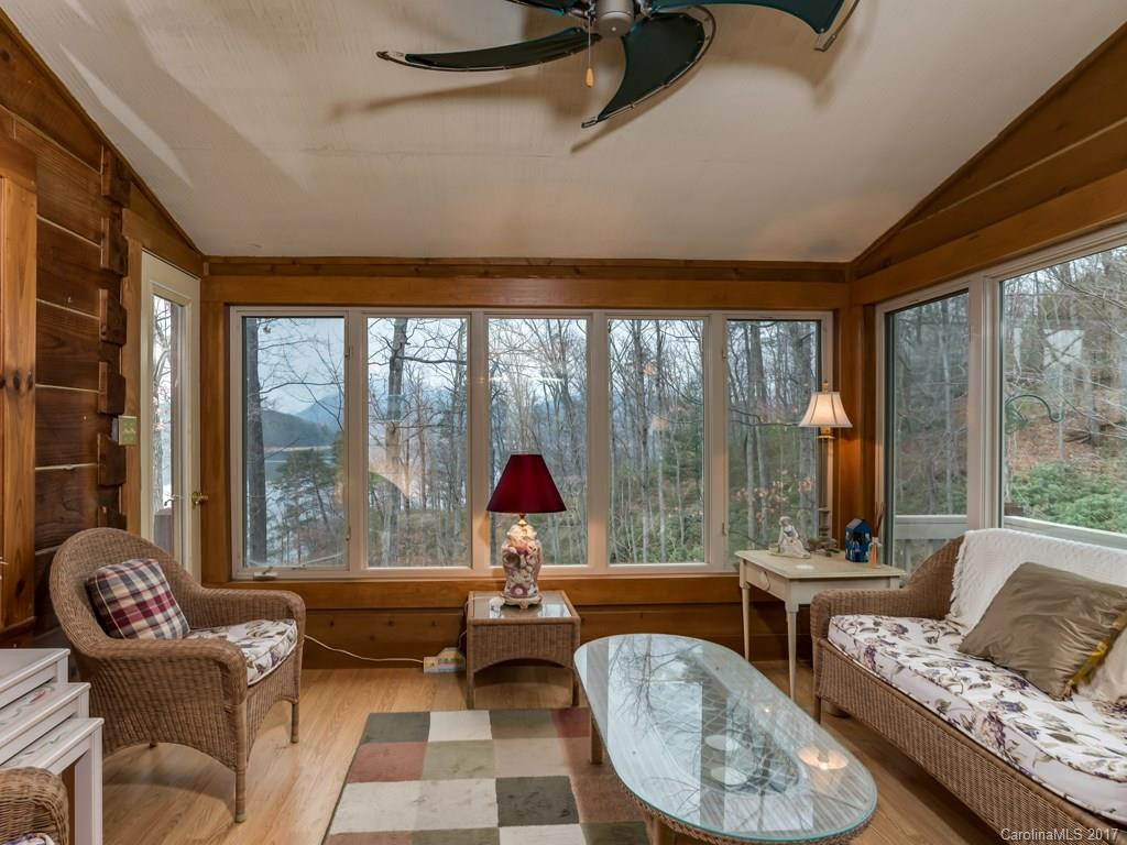 203 Hawthorne Drive - Photo 8
