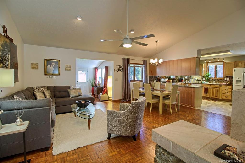 708 Shadywood Lane - Photo 2